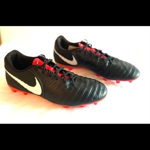 Nike soccer cleats size 8